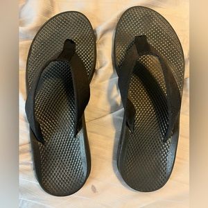 Women’s size 9 Chaco flip flops